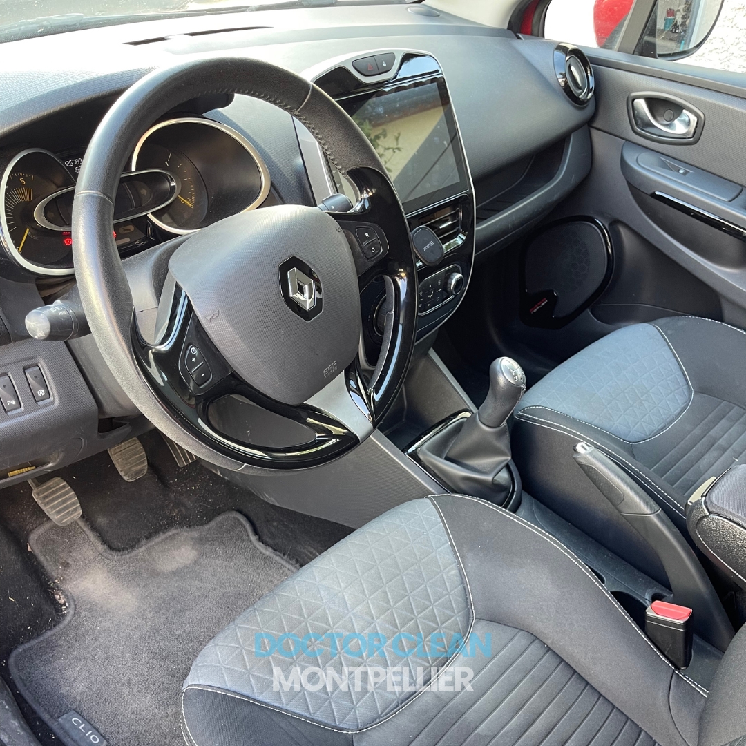 Nettoyage intérieur clio IV avant