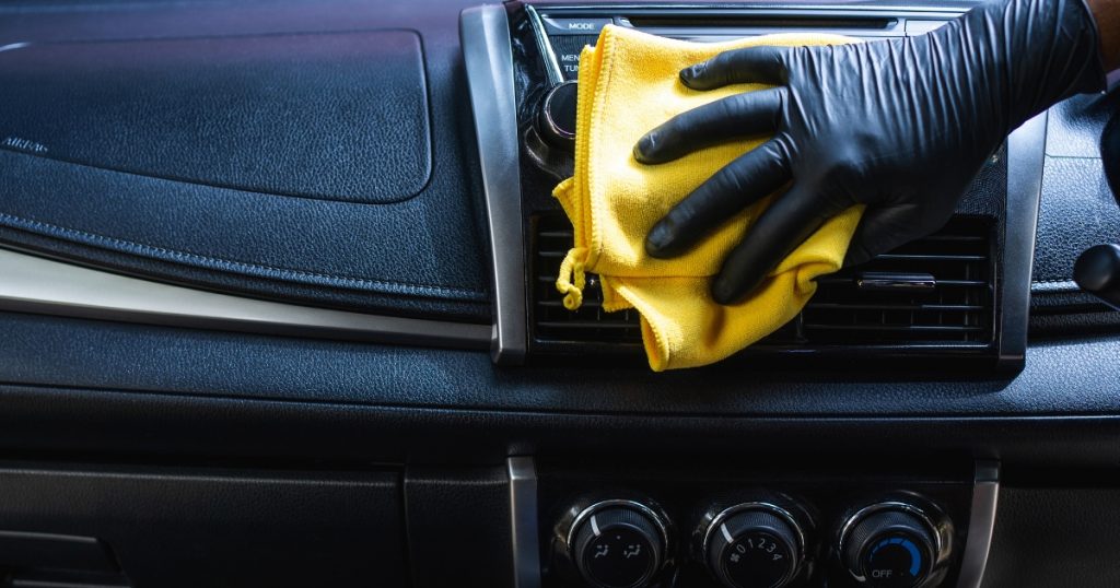 Nettoyer l'intérieur d'une voiture